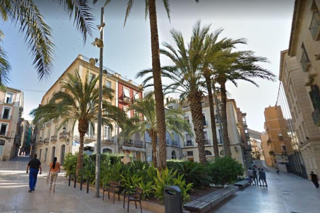 Calle Mayor Next To Beach Аликанте Екстериор снимка