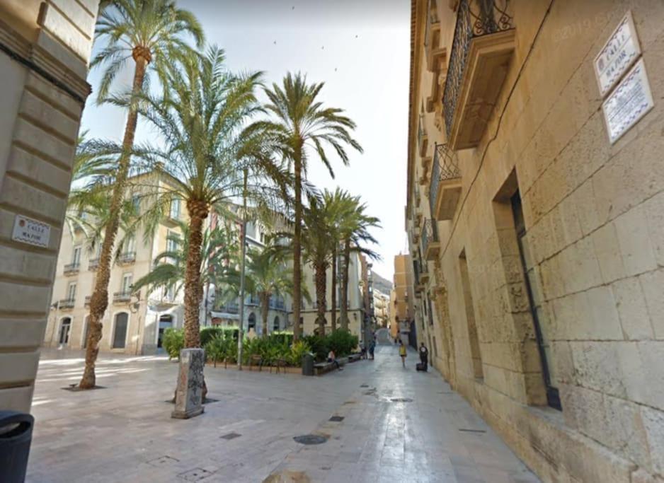 Calle Mayor Next To Beach Аликанте Екстериор снимка