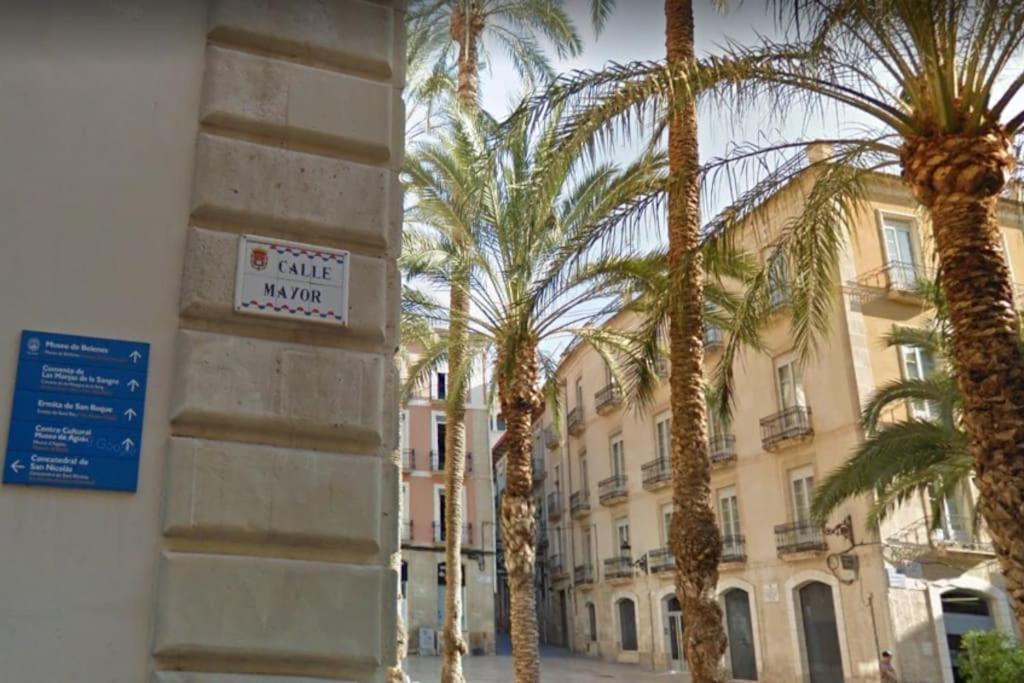 Calle Mayor Next To Beach Аликанте Екстериор снимка