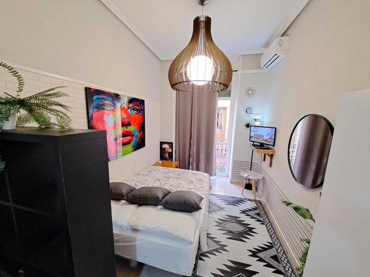Calle Mayor Next To Beach Аликанте Екстериор снимка